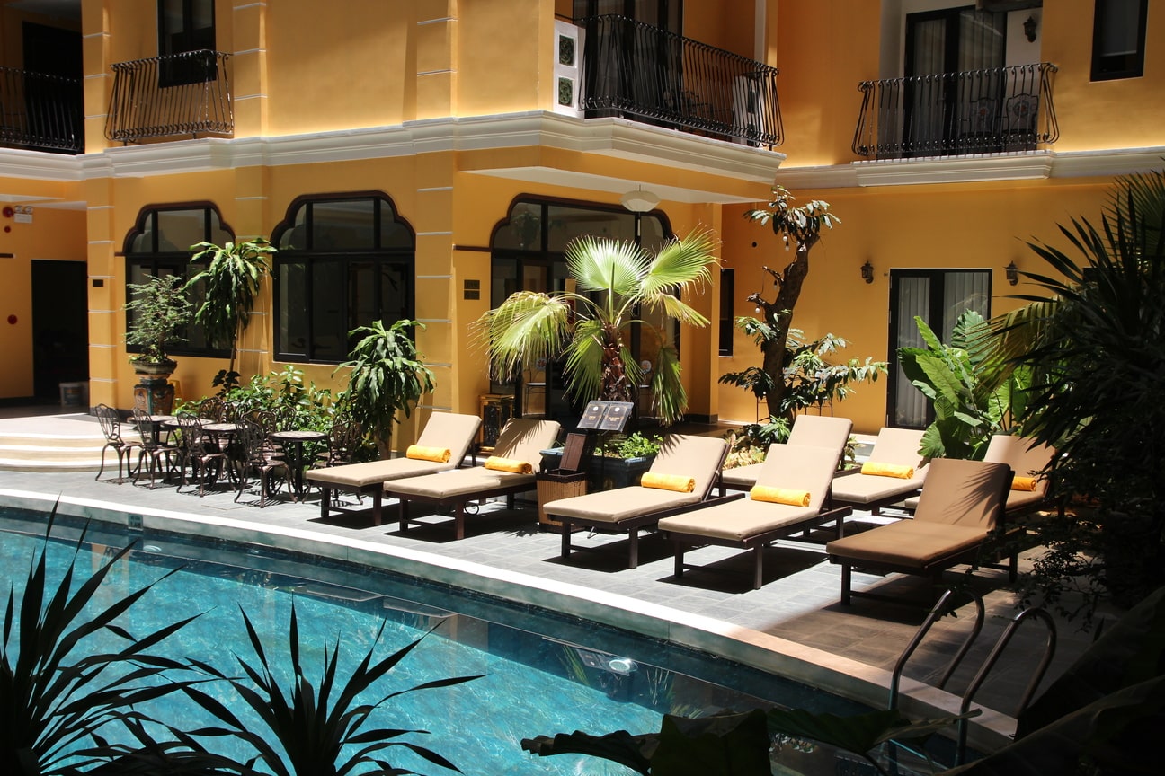 Hồ bơi tại Resort Babylon
